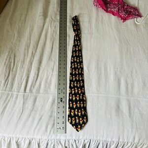 THE DISNEY STORE Tigger Winnie The Pooh Frolic in the Leaves 100% Silk Neck Tie